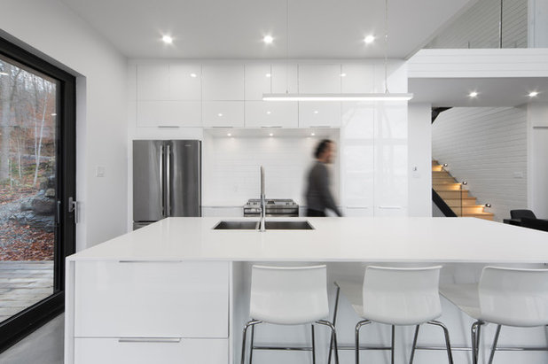 Contemporary Kitchen by Atelier BOOM TOWN