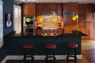 オースティンにあるトラディショナルスタイルのおしゃれなキッチンの写真