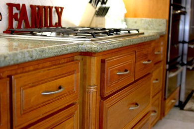 Example of a classic kitchen design in Sacramento