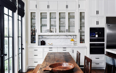 New Black-and-White Kitchen Honors Its Traditional Roots