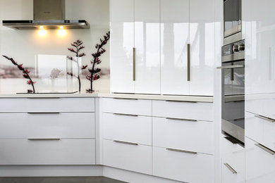 Large minimalist kitchen photo in Auckland