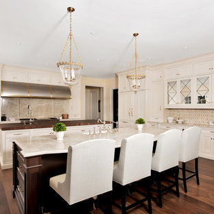 75+ Küchen mit beigen Schränken und zwei Kücheninseln Ideen & Bilder