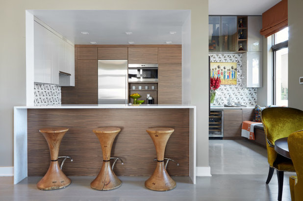 コンテンポラリー キッチン by Lux Pad Interiors