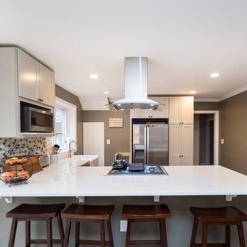 Chic Transitional Grey Kitchen