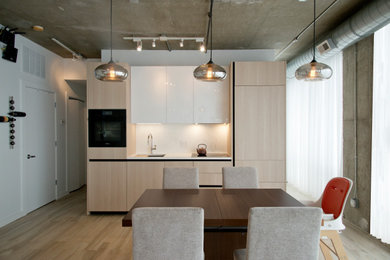 Inspiration for a contemporary kitchen remodel in Chicago