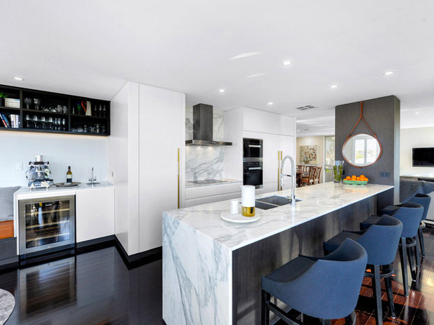 Contemporary Kitchen by Churpat Building