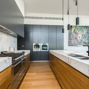 Inspiration for a contemporary u-shaped kitchen in Geelong with flat-panel cabinets, with island, an undermount sink, medium wood cabinets, grey splashback, stainless steel appliances, medium hardwood floors and beige floor.