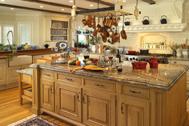 Example of a classic kitchen design in Orlando