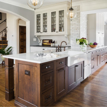 Classic Blend of Contemporary and Traditional Kitchen Renovation