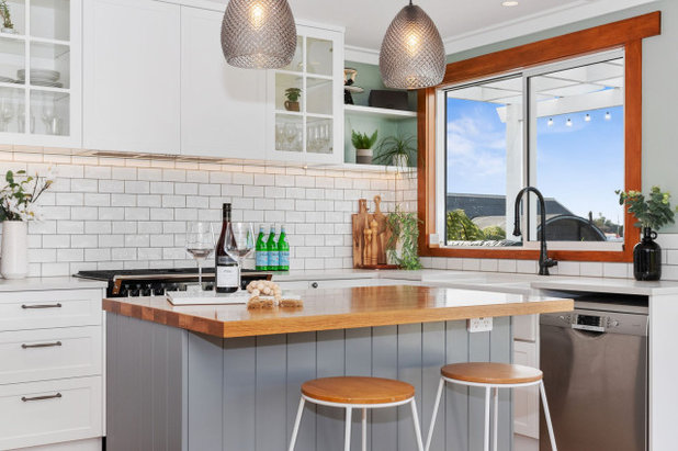 Beach Style Kitchen by Niche Design Co | Chelsey Mathieson
