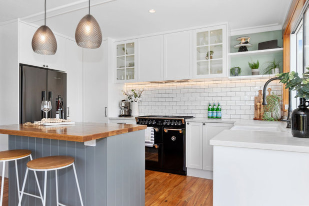 Beach Style Kitchen by Niche Design Co | Chelsey Mathieson