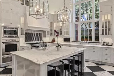 This is an example of a kitchen in Dallas.