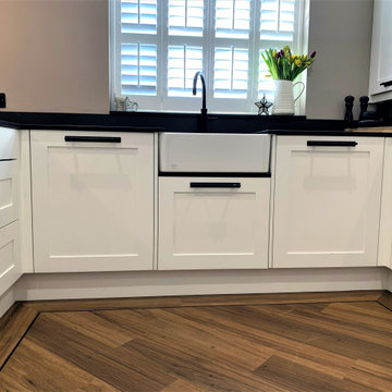 Classic Shaker Painted Kitchen With Peninsular