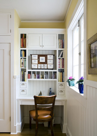 Traditional Kitchen by Hamilton-Gray Design, Inc.