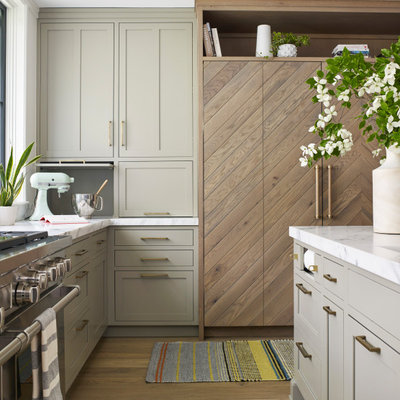 Inspiration for a large transitional l-shaped light wood floor and beige floor open concept kitchen remodel in New York with an undermount sink, shaker cabinets, light wood cabinets, marble countertops, white backsplash, marble backsplash, stainless steel appliances, an island and white countertops