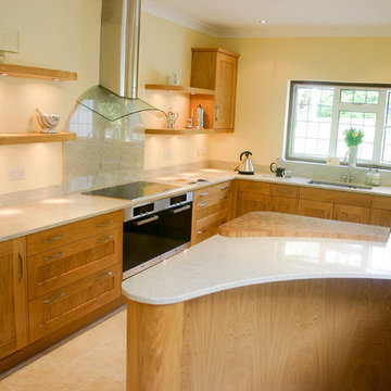 Classical Solid Oak Shaker Kitchen