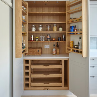 Claygate Handleless Shaker
