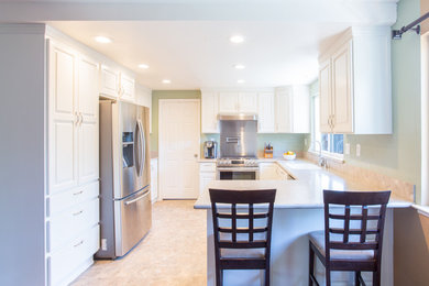 Example of a transitional kitchen design in Sacramento