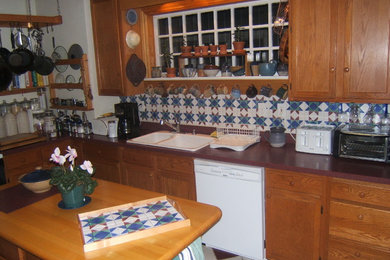 クリーブランドにあるトラディショナルスタイルのおしゃれなキッチンの写真