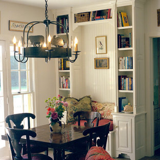 Traditional eat-in kitchen ideas - Example of a classic eat-in kitchen design in Los Angeles