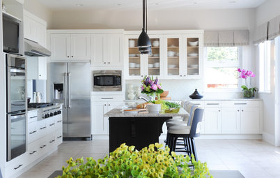 Inside Houzz: Refaced Cabinets Transform a Kitchen