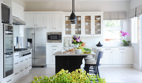 Inside Houzz: Refaced Cabinets Transform a Kitchen
