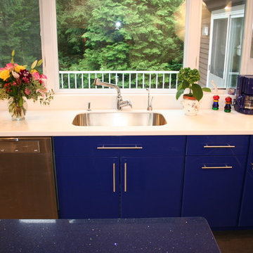 Cobalt, Gloss White and Stainless in Newton