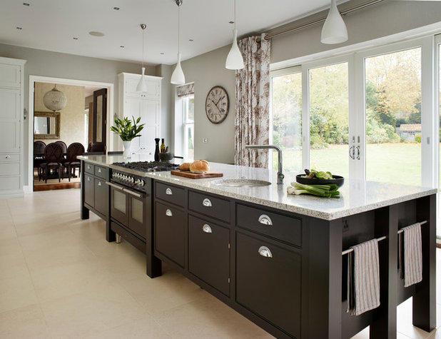 Contemporary Kitchen by Sola Kitchens