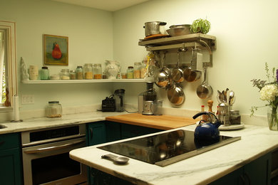 バーリントンにあるコンテンポラリースタイルのおしゃれなキッチンの写真