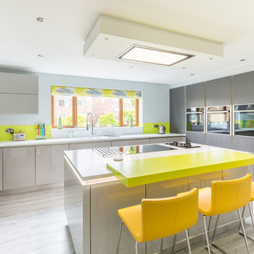 Colourful Open Plan Kitchen & Bathroom