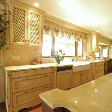 Comfy Country Kitchen, Creamy white Bathroom and Open Office