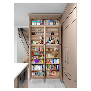 https://st.hzcdn.com/fimgs/pictures/kitchens/compact-kitchen-pantry-benvenuti-and-stein-img~18a11cc90cd9924a_1701-1-357ba2c-w320-h320-b1-p10.jpg