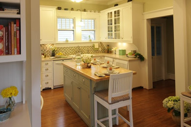 Photo of a classic kitchen in Charlotte.
