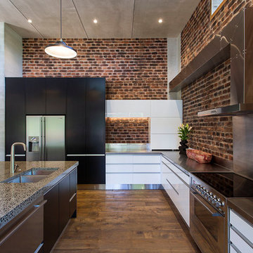 Concrete, stainless steel and exposed brick in harmony