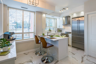 Example of a mid-sized trendy u-shaped porcelain tile enclosed kitchen design in Toronto with a single-bowl sink, shaker cabinets, white cabinets, quartz countertops, white backsplash, porcelain backsplash, stainless steel appliances and an island