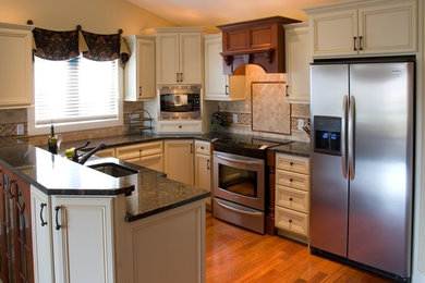 Example of a classic kitchen design in Grand Rapids