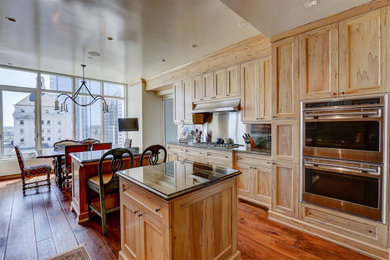 Inspiration for a timeless kitchen remodel in Milwaukee