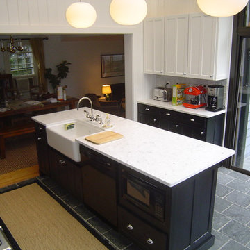 Contemporary Black and White Kitchen with Farmhouse Sink