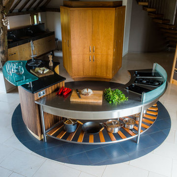 Contemporary circular kitchen with 360° view