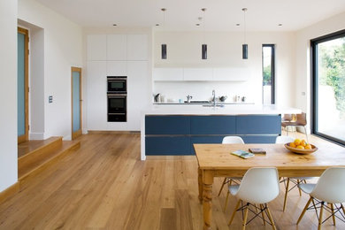 Contemporary Clean Handleless Style Kitchen