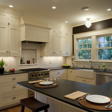 Contemporary Colonial Kitchen