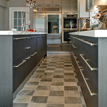 Contemporary colonial kitchen