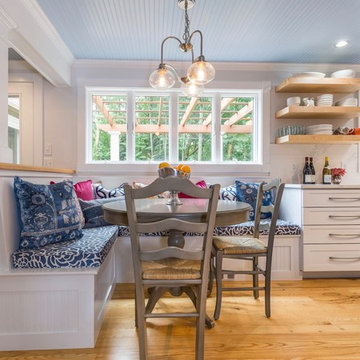 Contemporary Country - Kitchen and breakfast nook