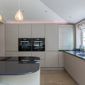 Contemporary, Handleless Kitchen, Reading