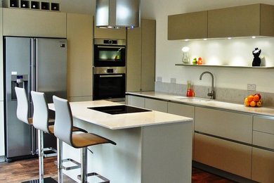 Contemporary handleless kitchen
