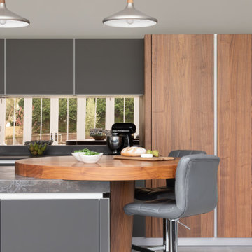 Contemporary Intuo Matt Glass Kitchen with Bespoke Additions