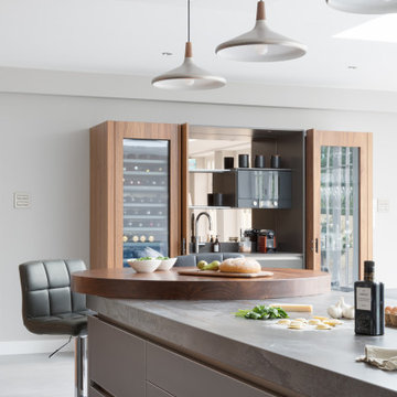 Contemporary Intuo Matt Glass Kitchen with Bespoke Additions