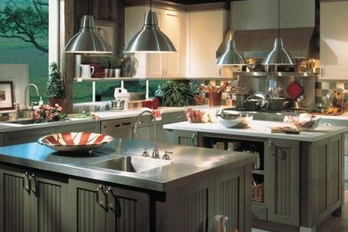 Example of a classic kitchen design in Salt Lake City