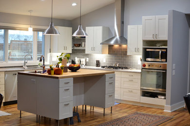 Example of a trendy kitchen design in Grand Rapids