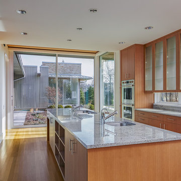 Contemporary Kitchen and Breakfast Area